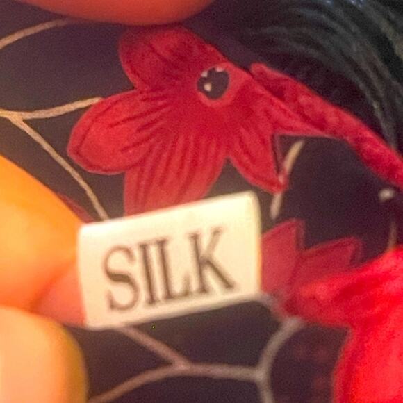 Vintage 100% silk woman's Floral Red and Black Scarf - Picture 6 of 11